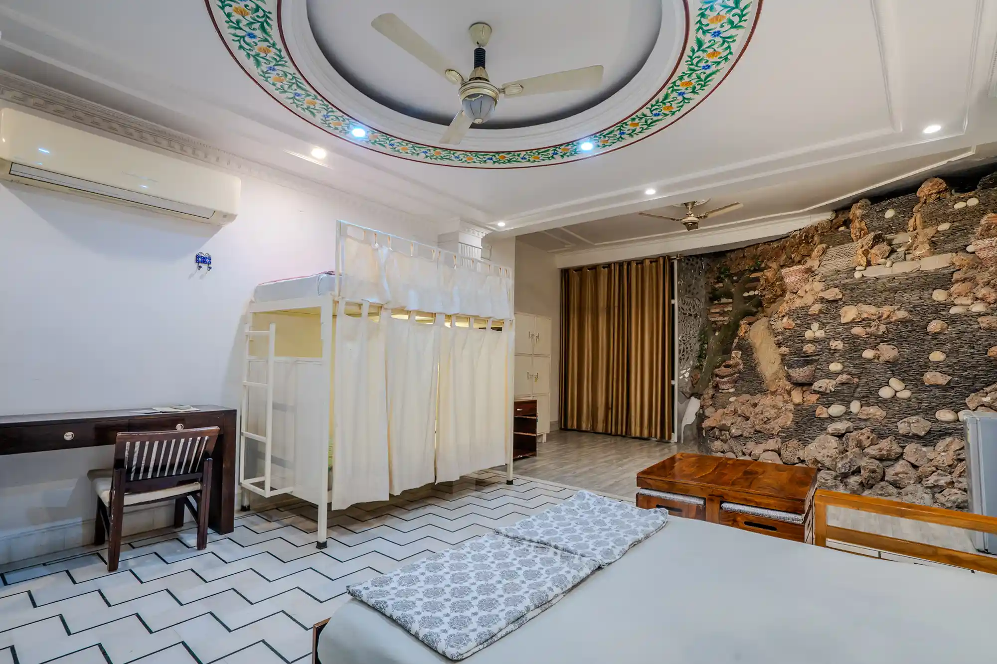 Lefort-Deluxe-Family-Room-Setting-Area