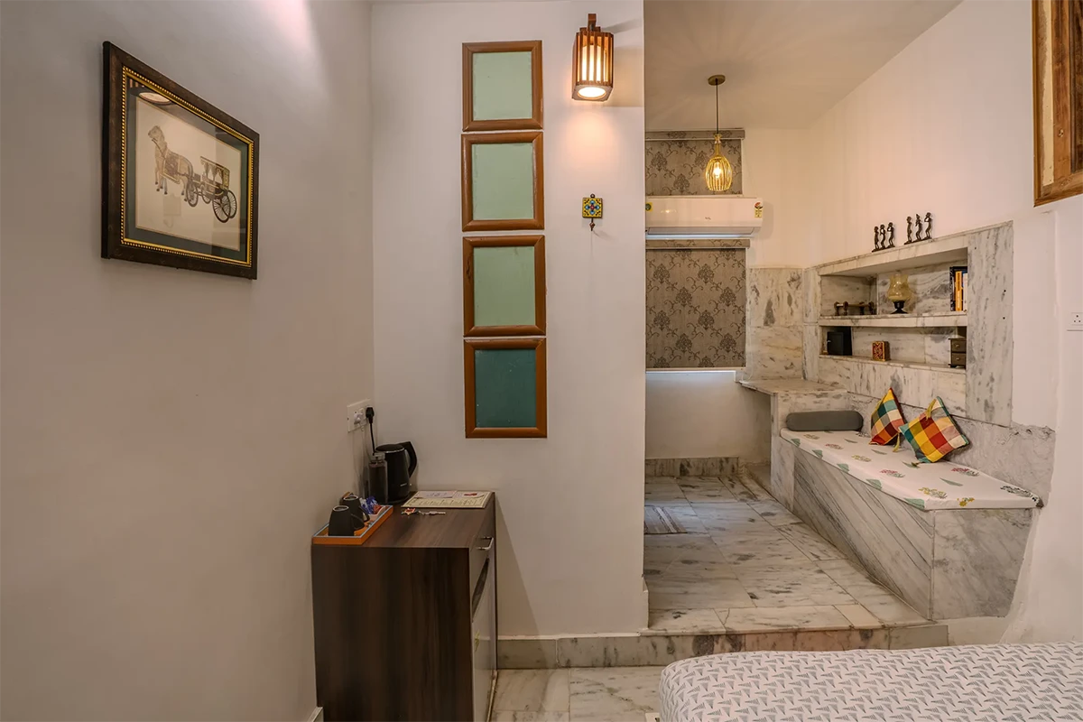 Lefort Jaipur Deluxe Artistic Room Artwork